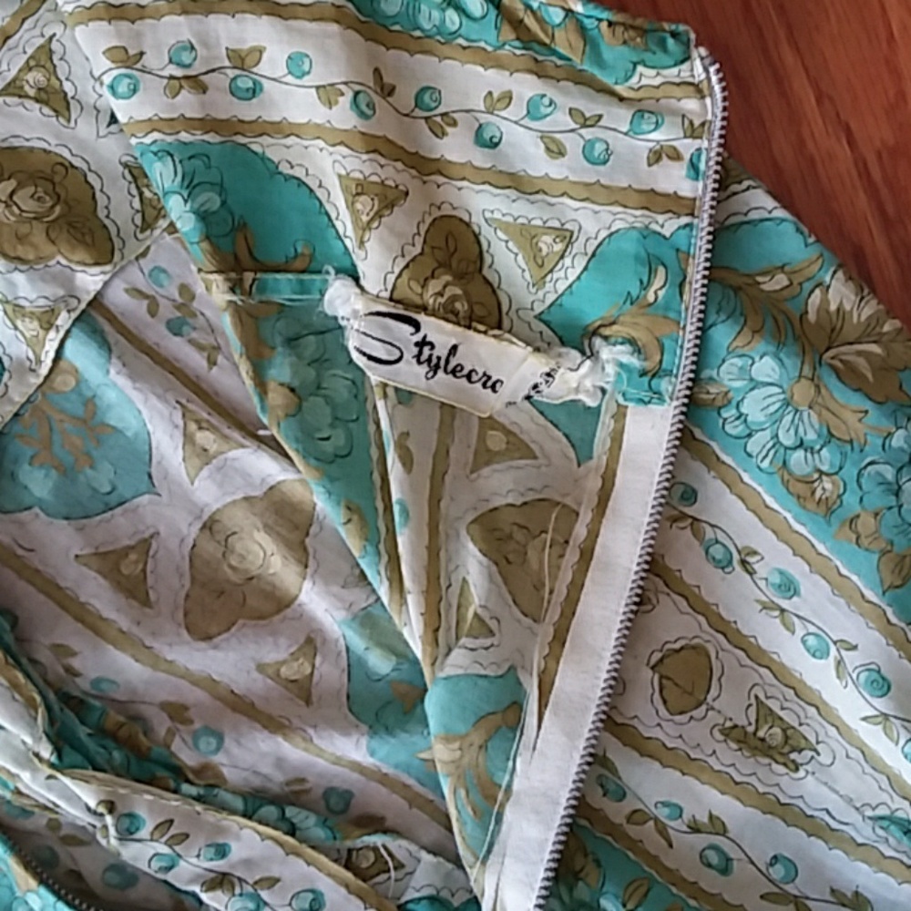 Vintage 1960's Summer Dress with Belt - Picture 5 of 6